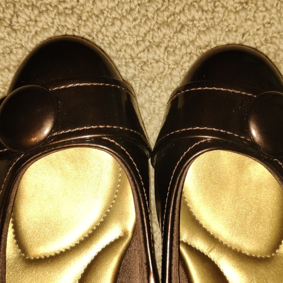Ladies Brown Metallic Coach and Four Shoes Heels - Picture 3 of 4